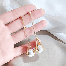 Aros de Gota con Perlas: Elegancia Suspendida