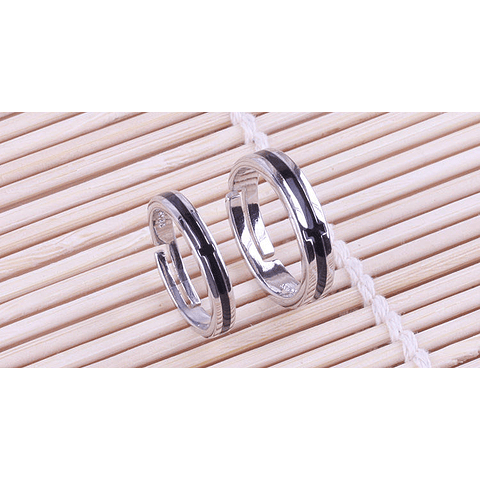 Alianzas Modernas:  Set Anillos en Baño de Plata con Diseño Minimalista