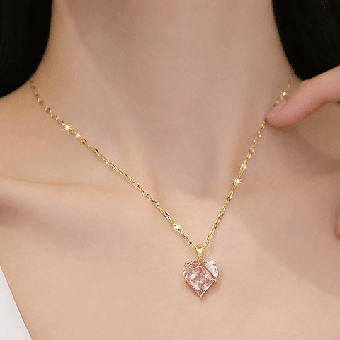 Collar Corazón Rosado con Cadena Dorada en Acero Inoxidable