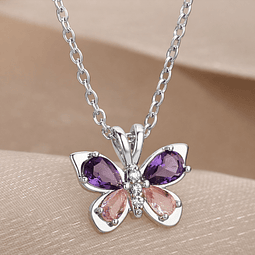 Collar Mariposa Plateado con Piedras en Acero Inoxidable