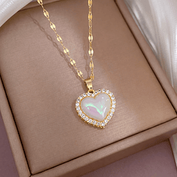 Collar Corazón Dorado con Piedra Nácar y Brillantes en Acero Inoxidable