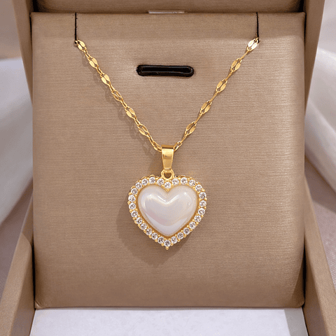 Collar Corazón Dorado con Piedra Nácar y Brillantes en Acero Inoxidable