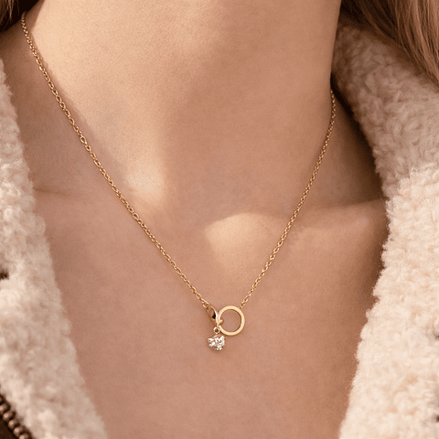 Collar Anillo Enlazado con Corazón