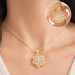 Collar Flor Giratoria con Cristales Rosados