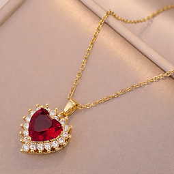 Collar Corazón Rojo con Halo de Cristales