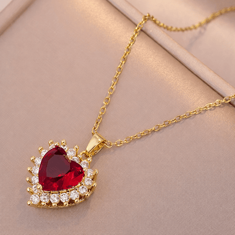 Collar Corazón Rojo con Halo de Cristales