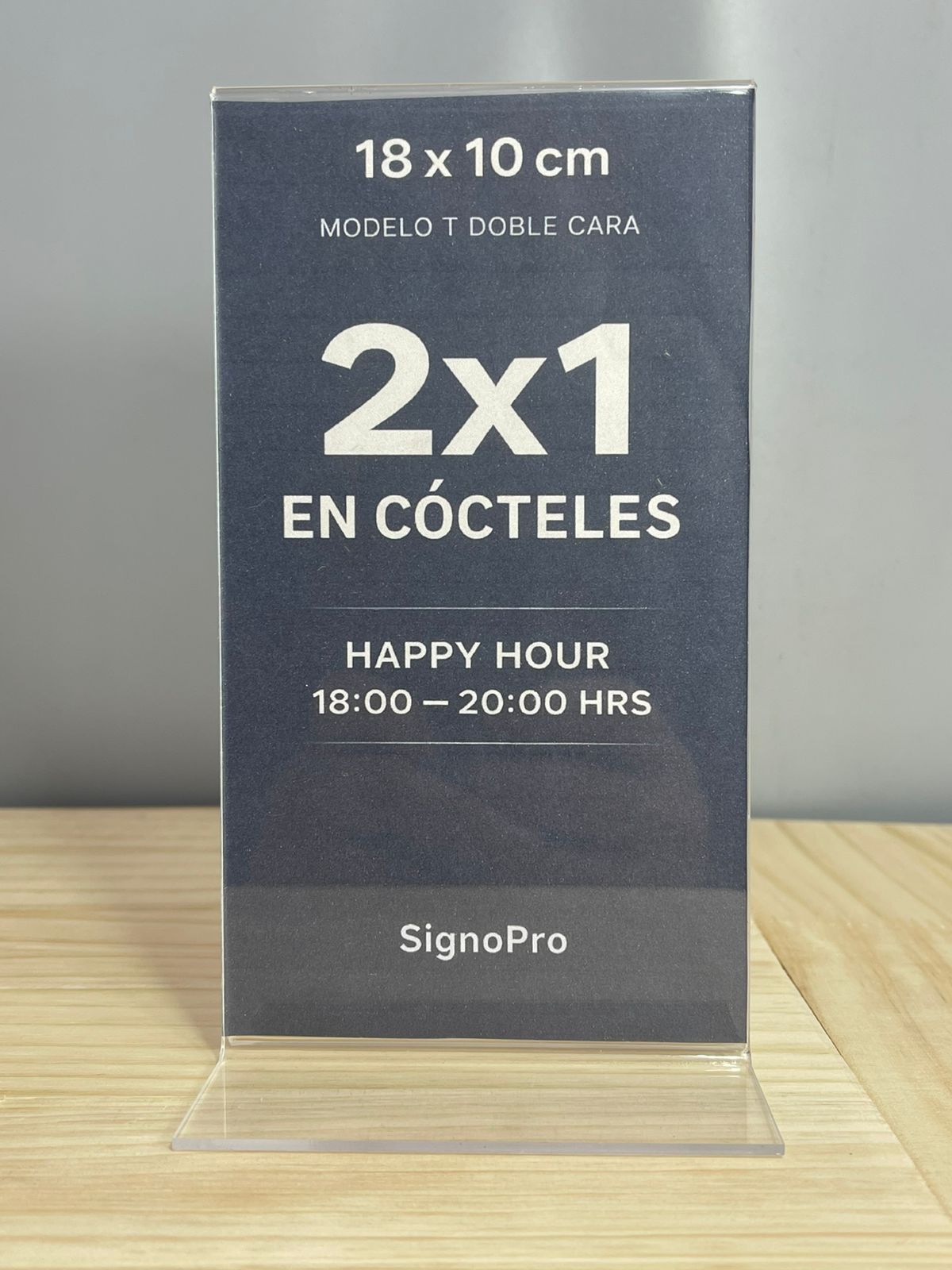 Portamenú Acrílico de Mesa 18 × 10 cm – Modelo T Doble Cara 2