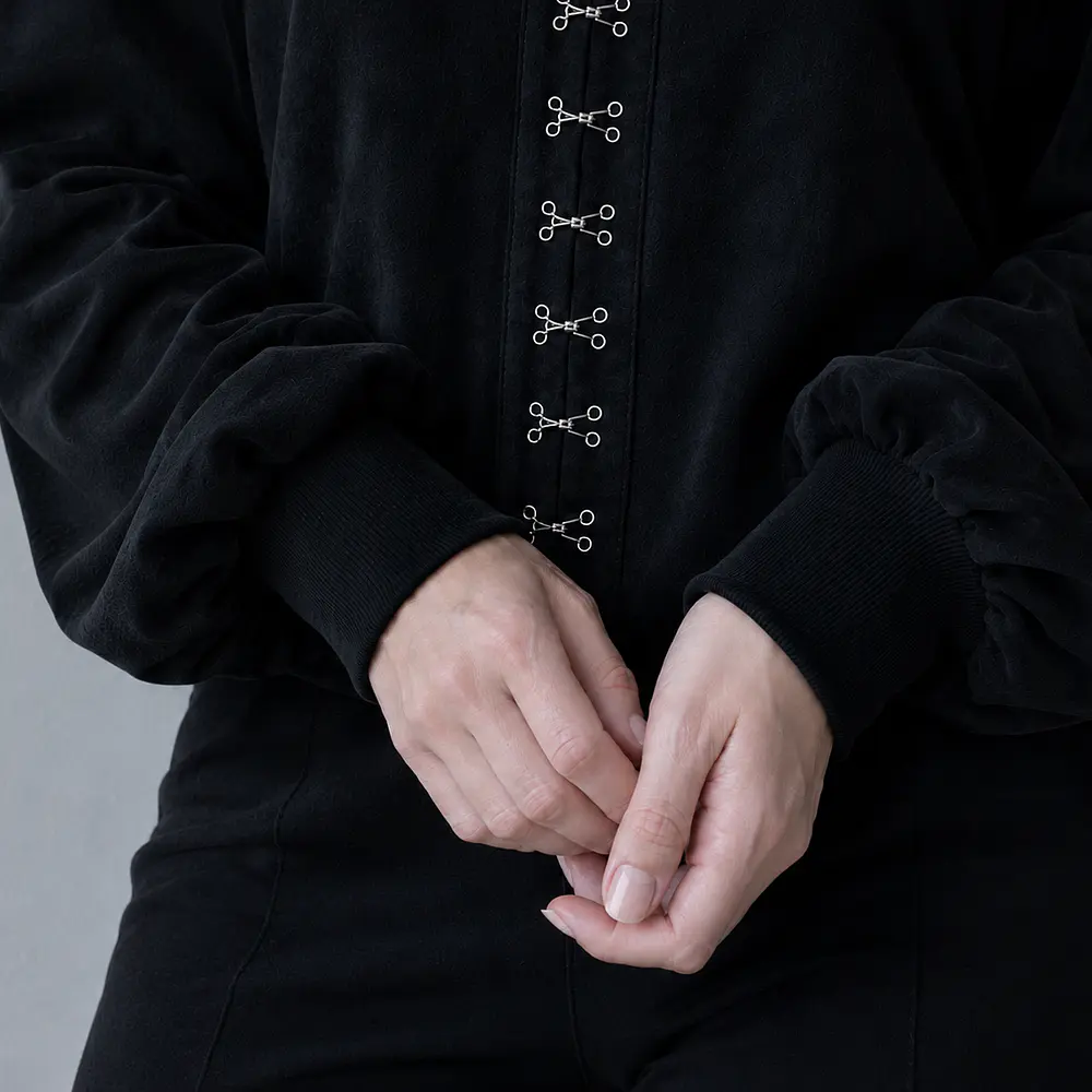 SWEATER MORGANA/ Gamuza & Broches metálicos 