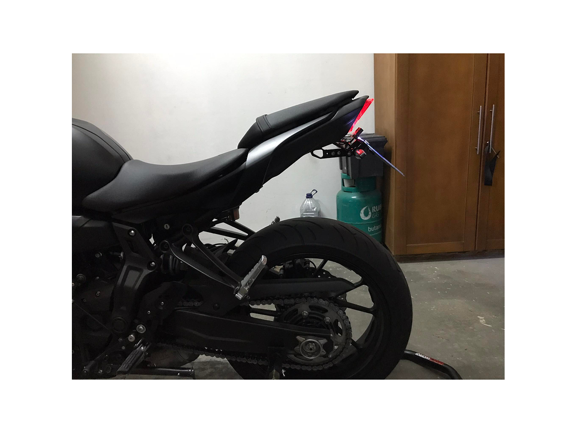 Suporte de Matrícula Curto Universal para Mota 4