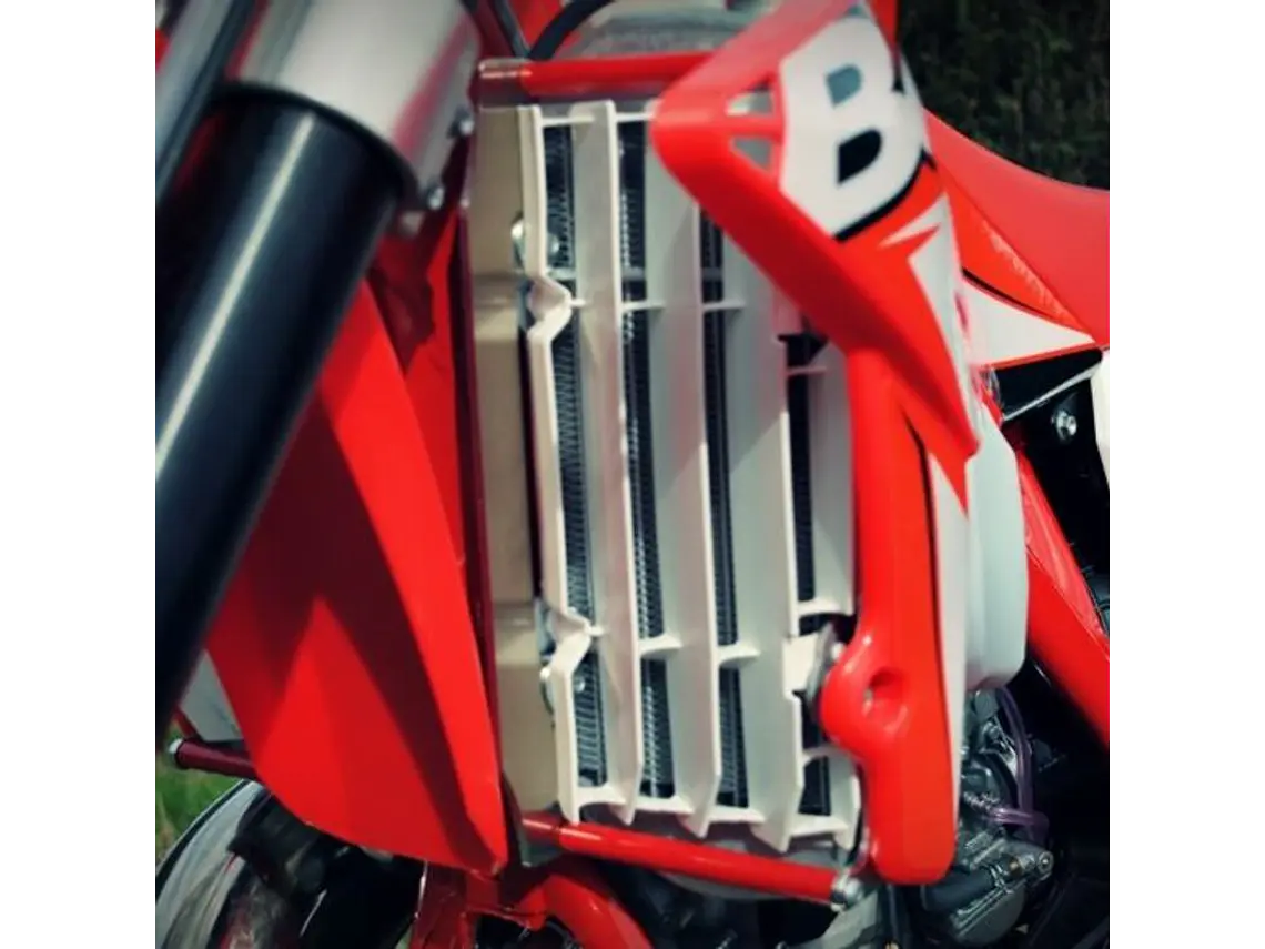 Protetores de Radiador Alumínio Vermelha AXP Beta 250RR / 300RR 2014-2017 1