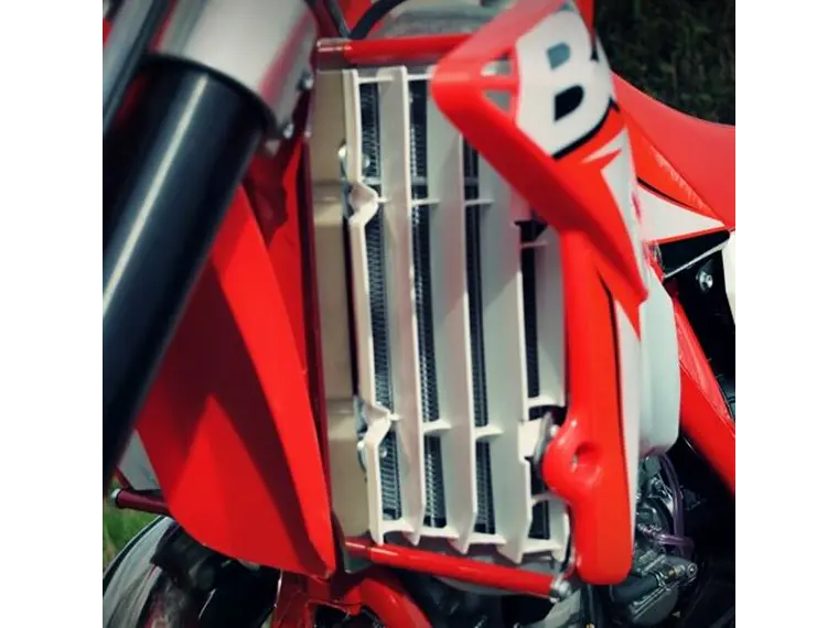 Protetores de Radiador Alumínio Vermelha AXP Beta 250RR / 300RR 2014-2017 1