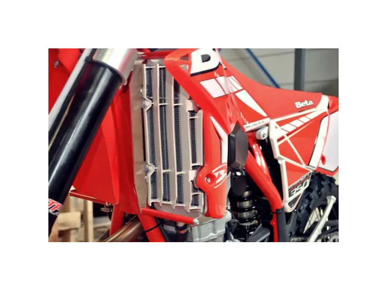 Protetores de Radiador Alumínio Vermelha AXP Beta 350RR / 390RR / 430RR / 480RR 2015-2019 3