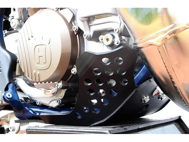 Proteção de Cárter AXP Gp, Polietileno Pead, Preto, KTM Gas-gas EX300 2021-2023 | Husqvarna TC250 / TX300I 2019-2022 | KTM 250SX / 250XC TPI / 300SX / 300XC TPI 2019-2022 1