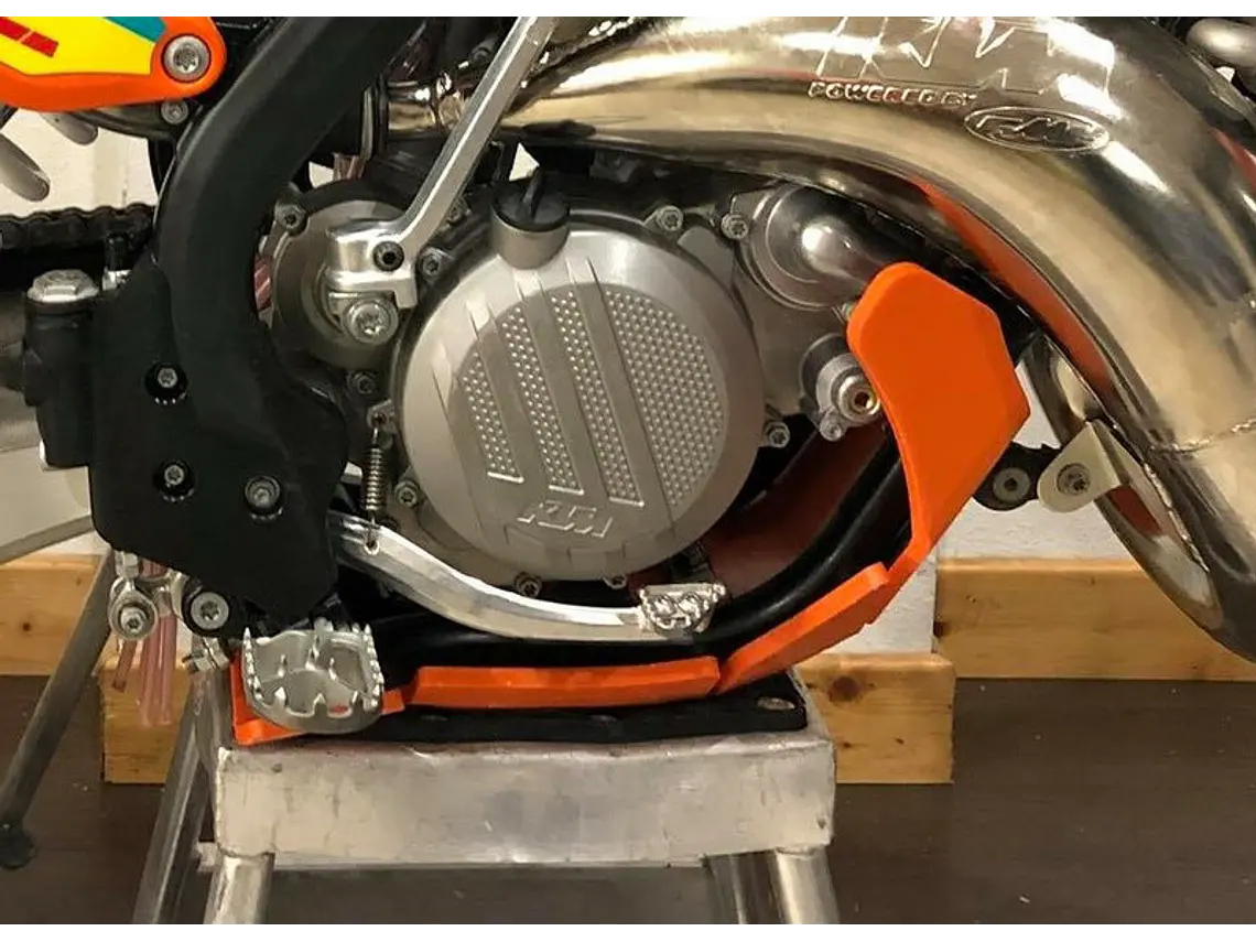 Proteção de Cárter AXP Enduro, Polietileno Pead, Laranja KTM 125EXC / 125XCW / 150EXC TPI / 150XCW TPI 2017-2022 1