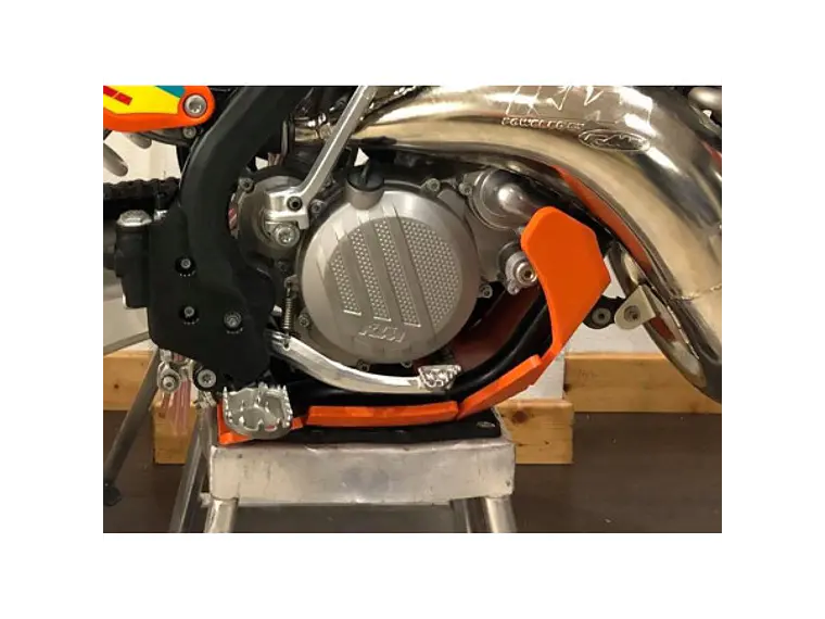 Proteção de Cárter AXP Enduro, Polietileno Pead, Laranja KTM 125EXC / 125XCW / 150EXC TPI / 150XCW TPI 2017-2022 2