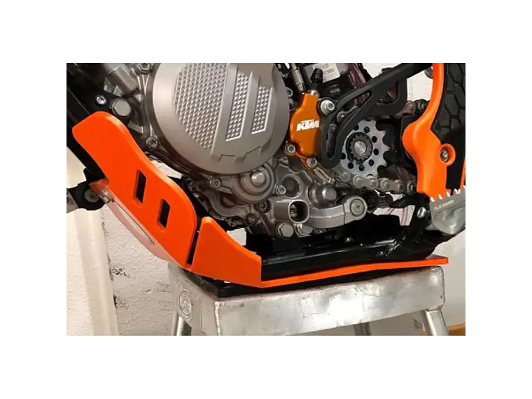 Proteção de Cárter AXP Enduro, Polietileno Pead, Laranja KTM 125EXC / 125XCW / 150EXC TPI / 150XCW TPI 2017-2022 3