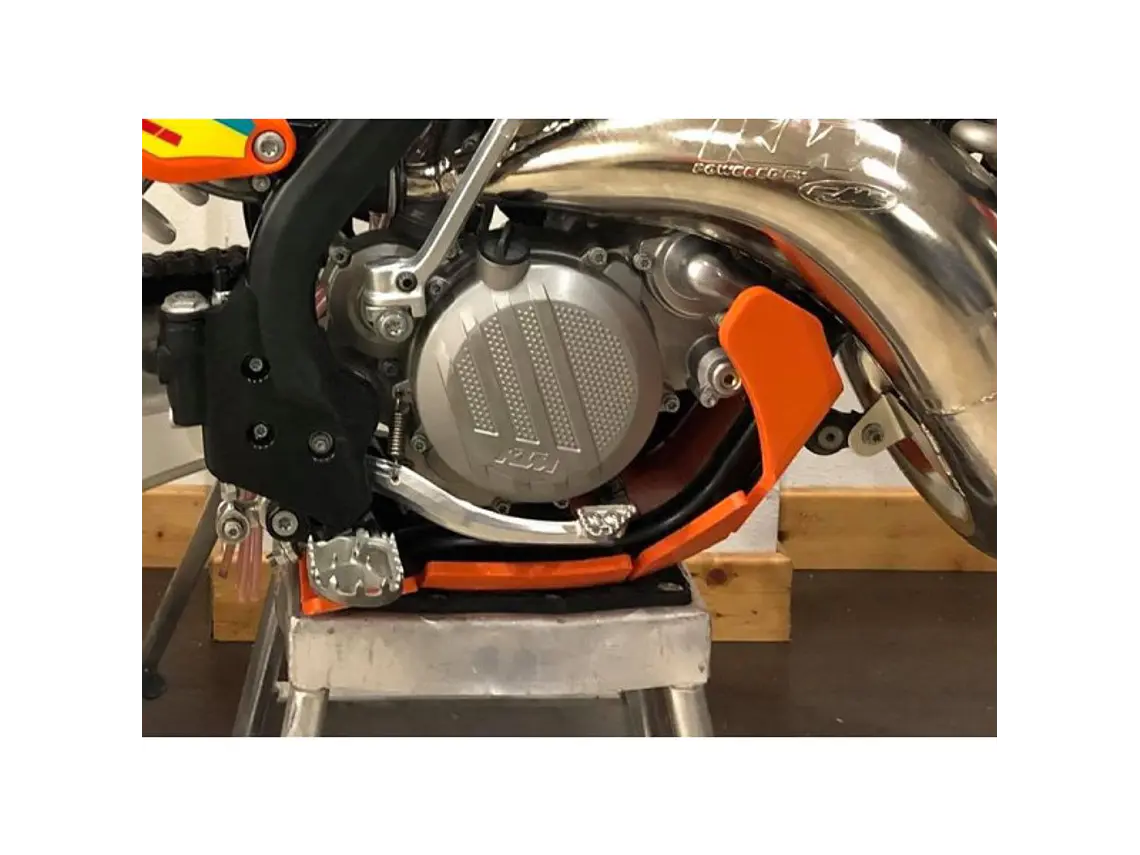 Proteção de Cárter AXP Enduro, Polietileno Pead, Laranja KTM 125EXC / 125XCW / 150EXC TPI / 150XCW TPI 2017-2022 4