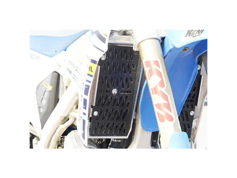 Proteção de Radiador AXP Xtrem Preto TM Racing EN125Fi 2T / EN144Fi 2T / EN250 ES 2T / EN250Fi ES 2T / EN300 ES 2T / EN300Fi ES 2T 2022 3