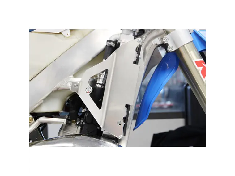 Proteção de Radiador AXP Xtrem Preto TM Racing EN125Fi 2T / EN144Fi 2T / EN250 ES 2T / EN250Fi ES 2T / EN300 ES 2T / EN300Fi ES 2T 2022 4