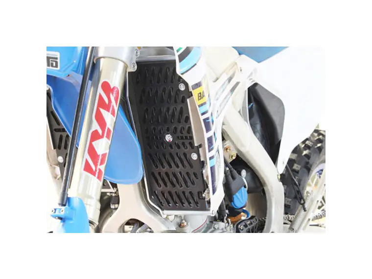 Proteção de Radiador AXP Xtrem Preto TM Racing EN125Fi 2T / EN144Fi 2T / EN250 ES 2T / EN250Fi ES 2T / EN300 ES 2T / EN300Fi ES 2T 2022 5