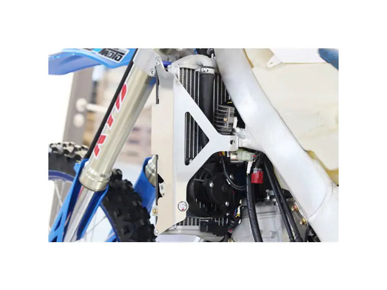 Proteção de Radiador AXP Xtrem Preto TM Racing EN125Fi 2T / EN144Fi 2T / EN250 ES 2T / EN250Fi ES 2T / EN300 ES 2T / EN300Fi ES 2T 2022 6