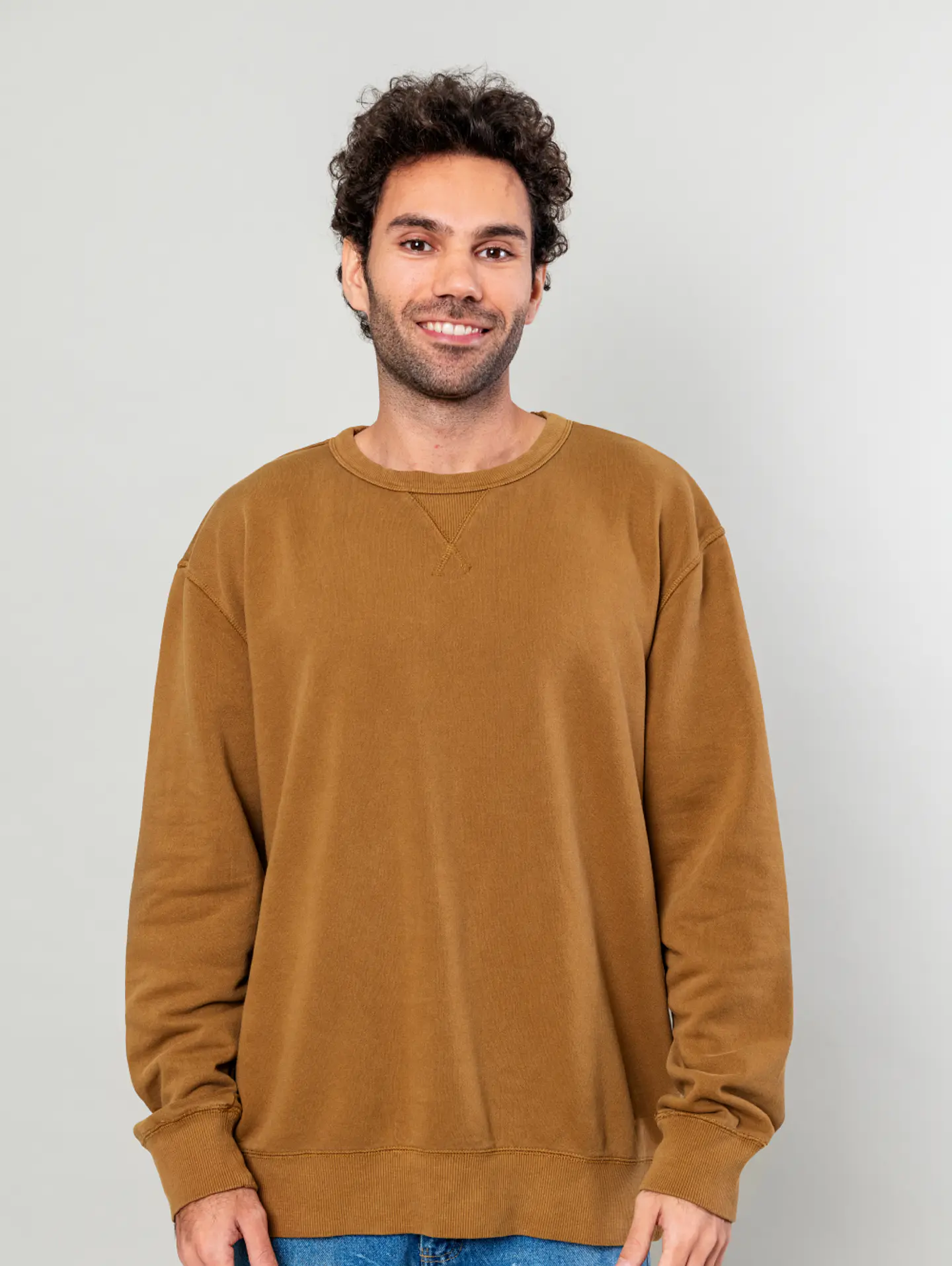 Sudadera de cuello redondo color mostaza 1