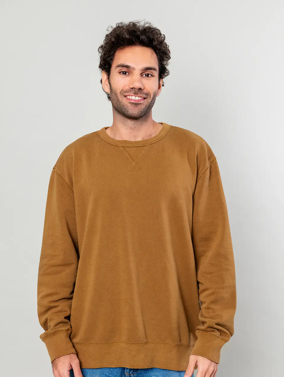 Sudadera de cuello redondo color mostaza 1