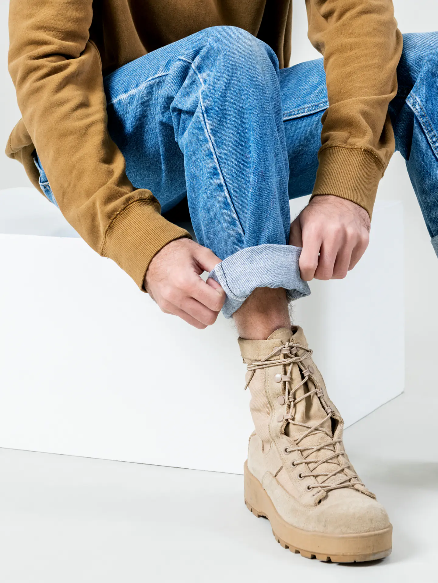 Sudadera de cuello redondo color mostaza 3