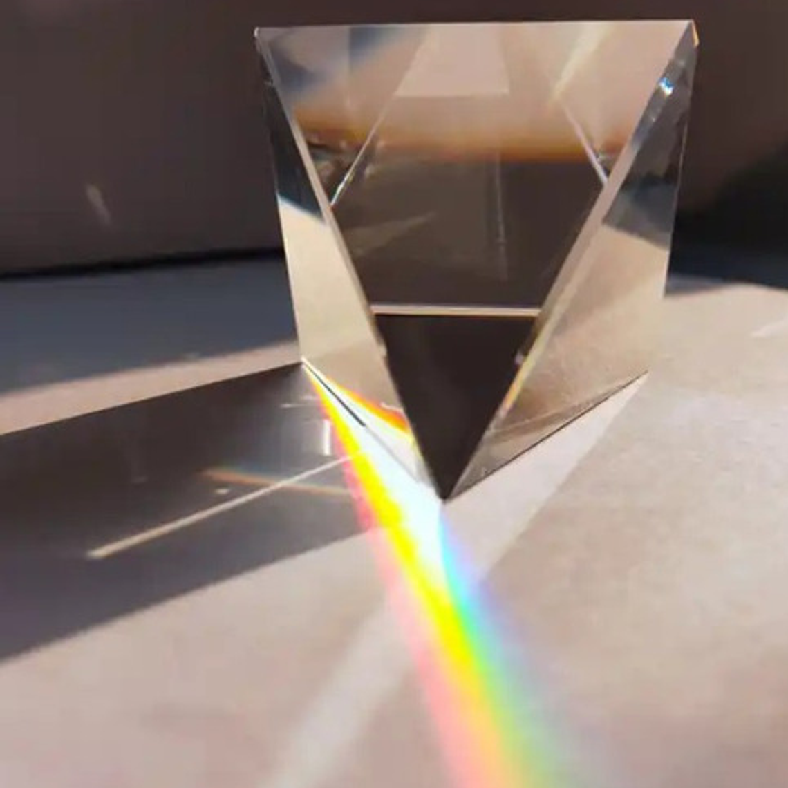 Pirámide Arcoiris Refracción Luz Ciencia Prisma 40x40x40mm 3