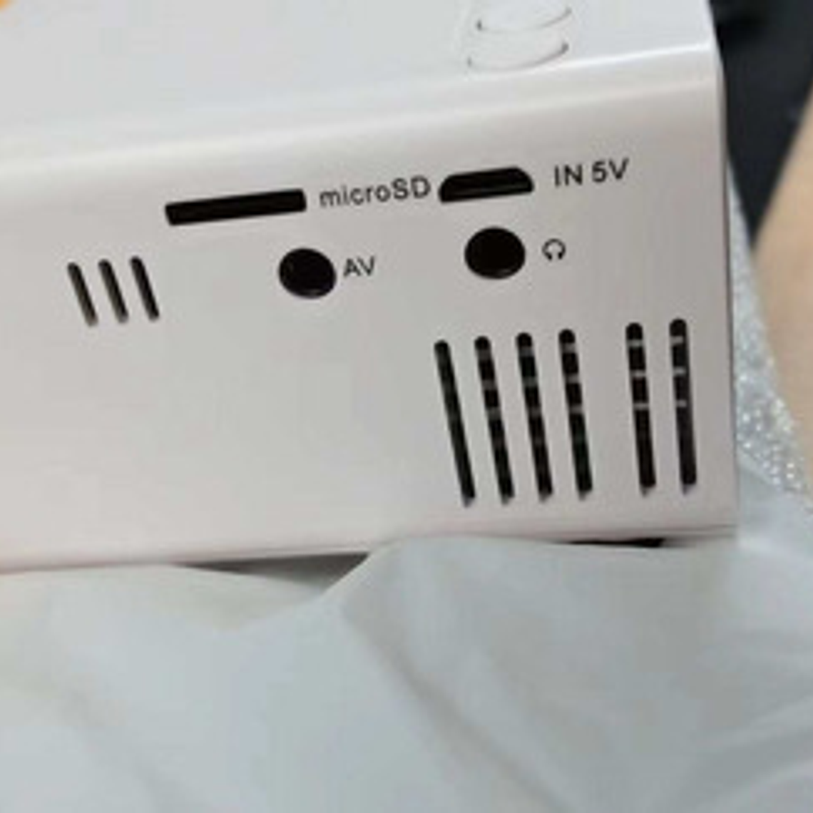 Mini Proyector Led  600l Hd Portátil Av Hdmi Control Remoto 5