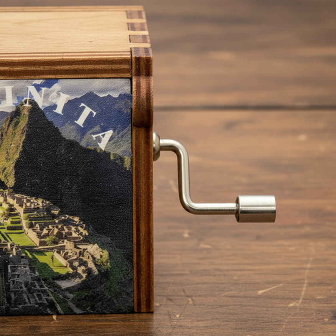 Caja Musical De Madera Con Manivela Los Jaibas Mira Niñita 4