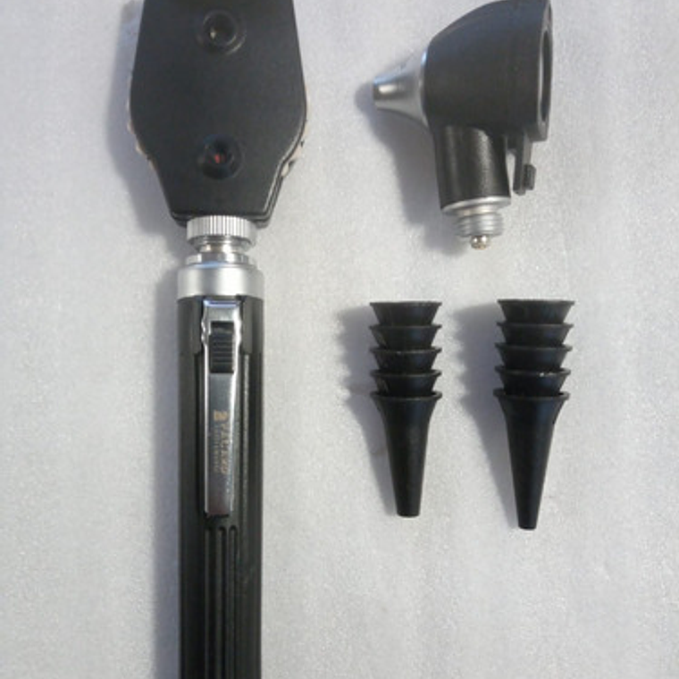 Otoscopio Y Oftalmoscopio Set Medico Reflejo Santiago Full 7