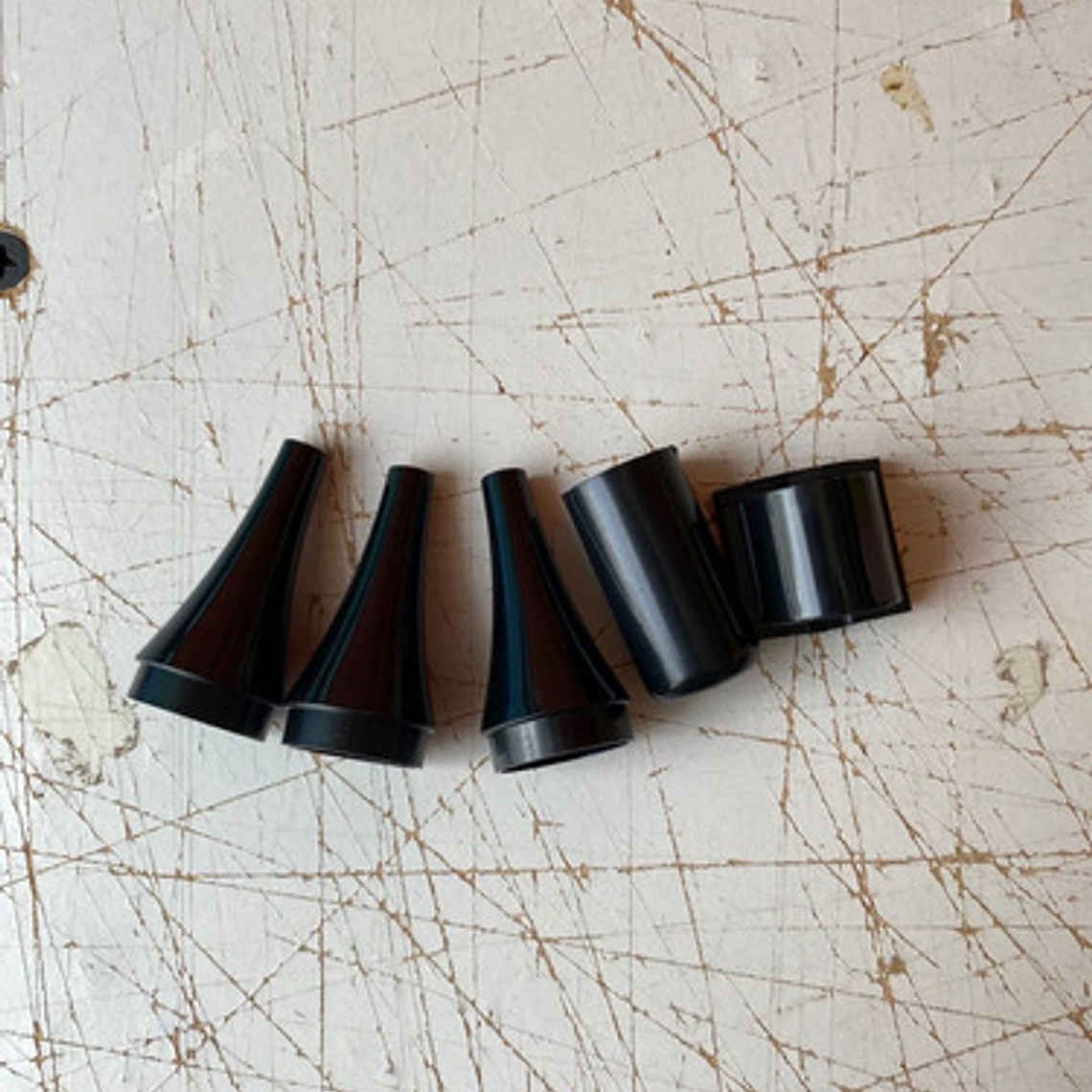 Otoscopio Médico Set  Xl + Conos 2 Pilas Único C/ Estuche 6