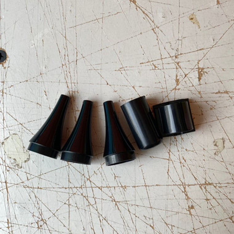 Otoscopio Médico Set  Xl + Conos 2 Pilas Único C/ Estuche 6