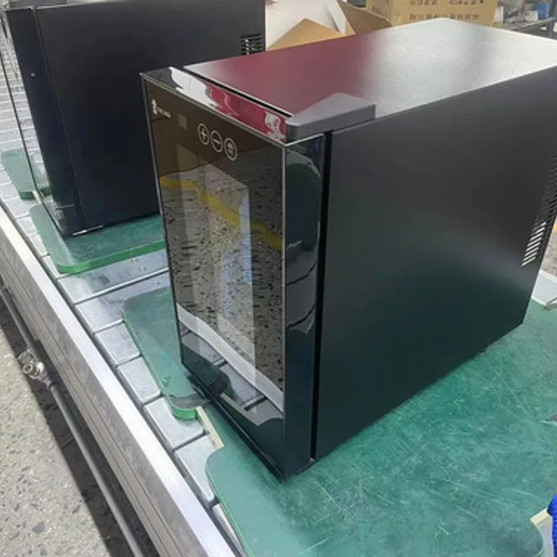 Cava Vino Termoeléctrica 18 Botellas Panel Pacard 5