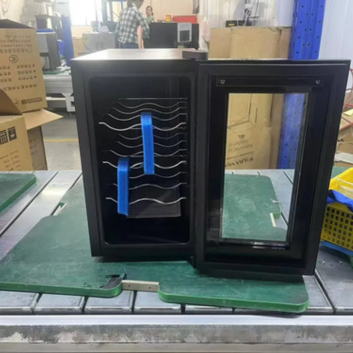 Cava Vino Termoeléctrica 18 Botellas Panel Pacard 6