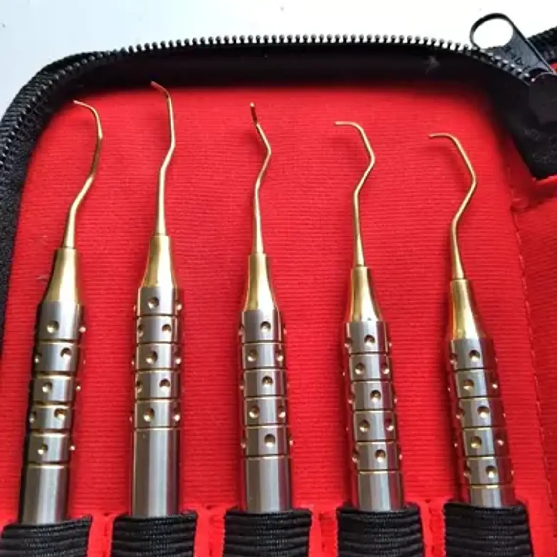 Set De 5 Curetas Estilo Gracey Periodoncia Pacard En Estuche Color Dorado 1