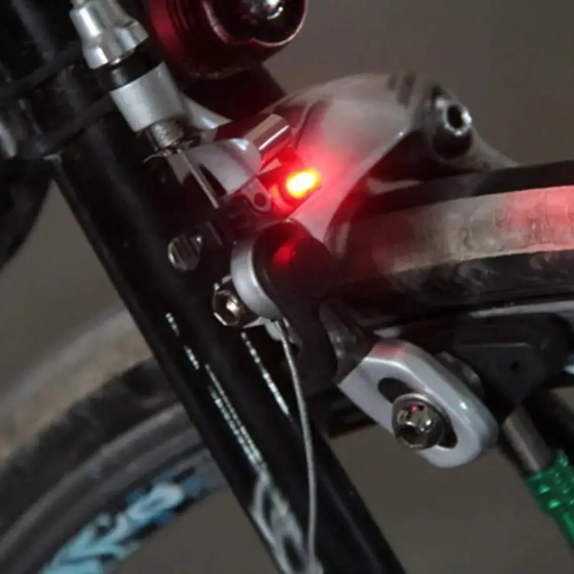 Luz De Freno Piola Bicicleta Se Acciona Al Apretar Santiago 3