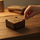 Caja Musical Manivela Mon Laferte Tu Falta De Querer Coro - Miniatura 3