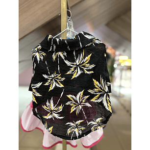 Guayabera negra con palmeras 