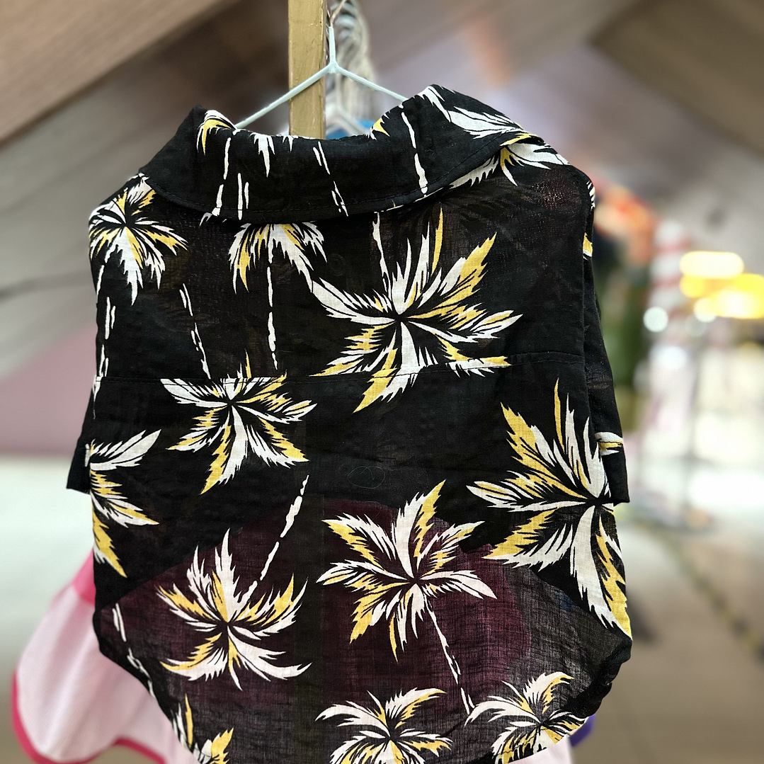 Guayabera negra con palmeras  1