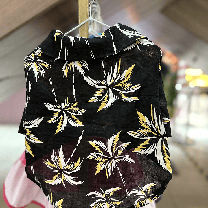 Guayabera negra con palmeras  1