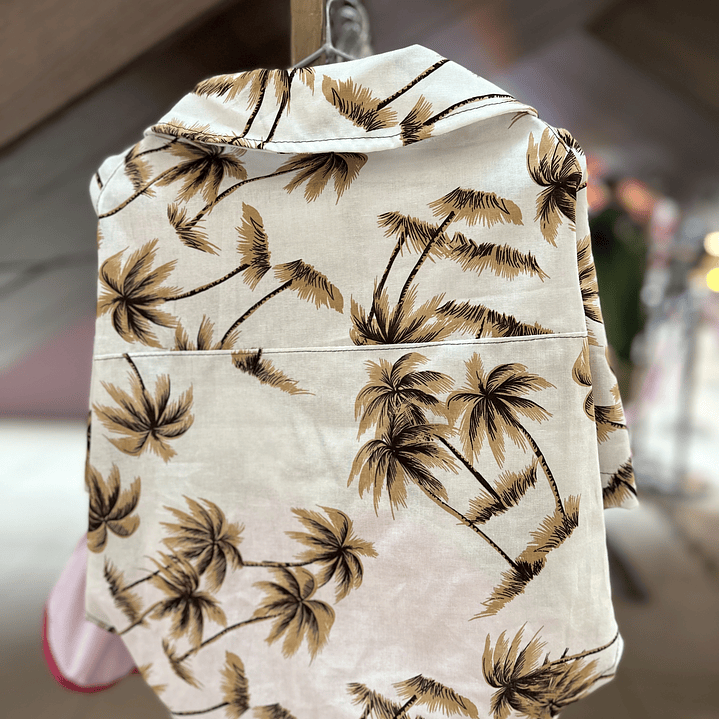 Guayabera blanca con palmeras  1