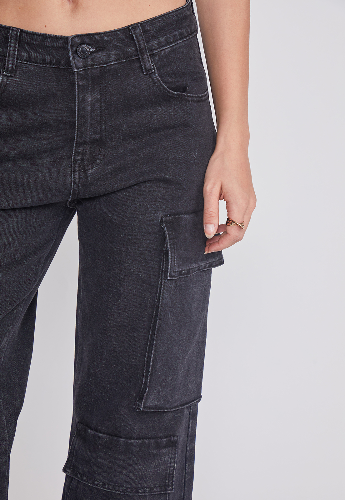 Jeans Mujer Cargo Multibolsillos Negro Sioux 3