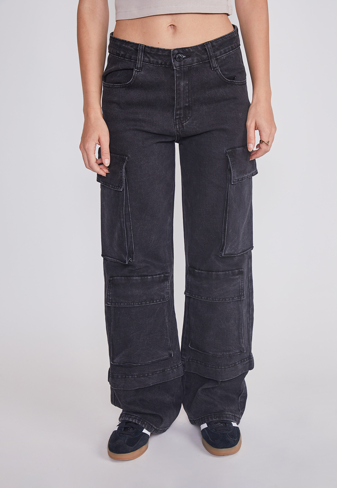 Jeans Mujer Cargo Multibolsillos Negro Sioux 1