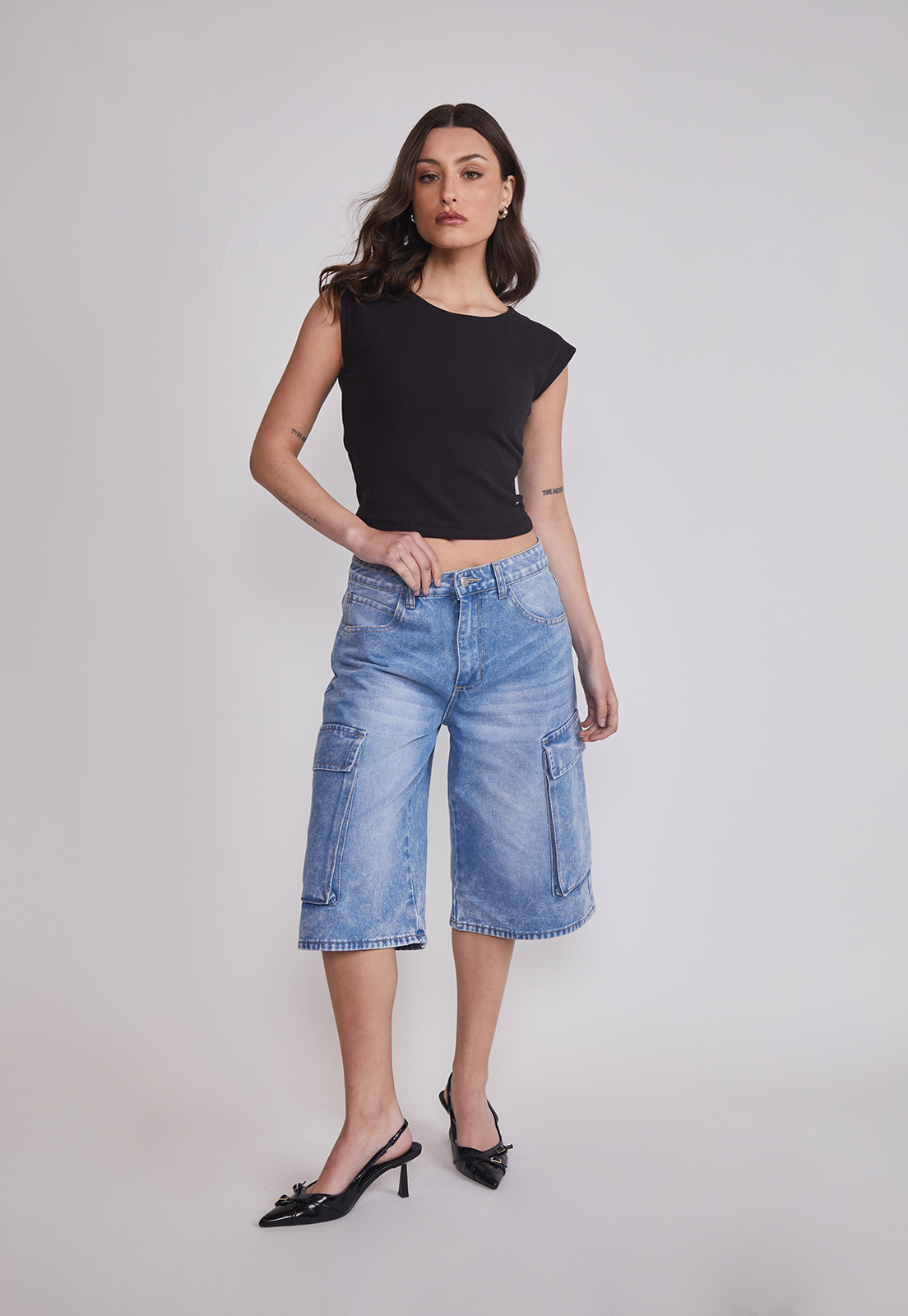 Short Mujer Cargo Tiro Alto Celeste Sioux 5