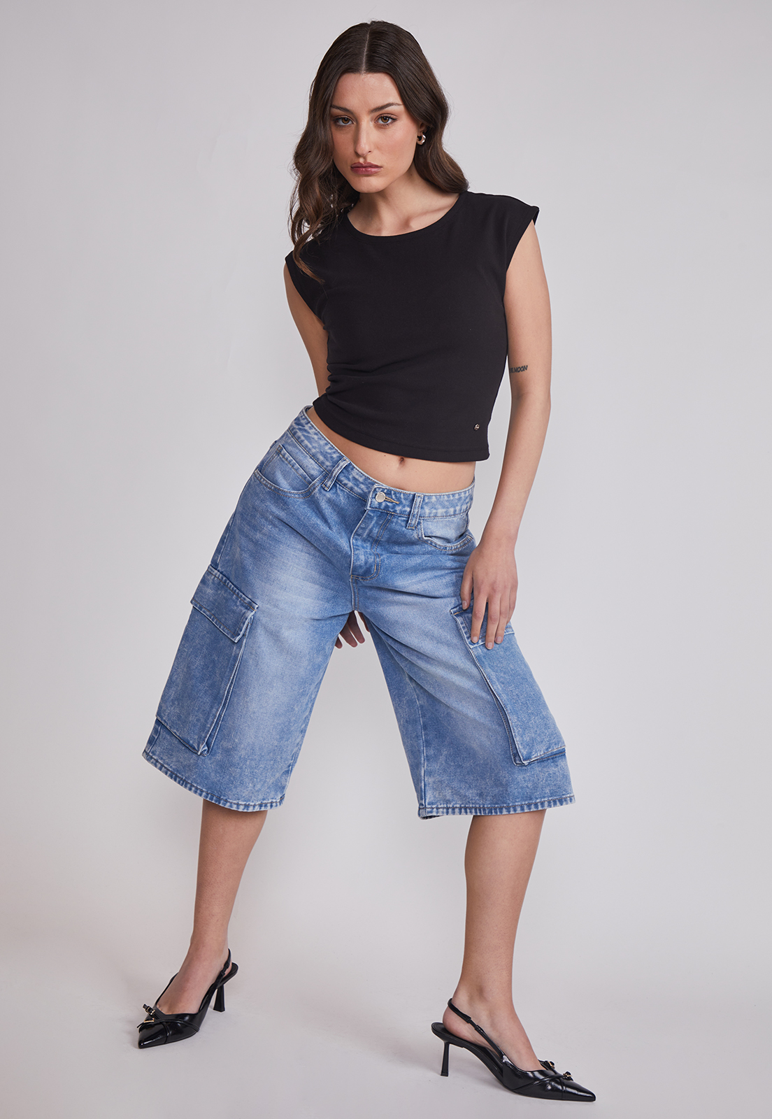 Short Mujer Cargo Tiro Alto Celeste Sioux 2