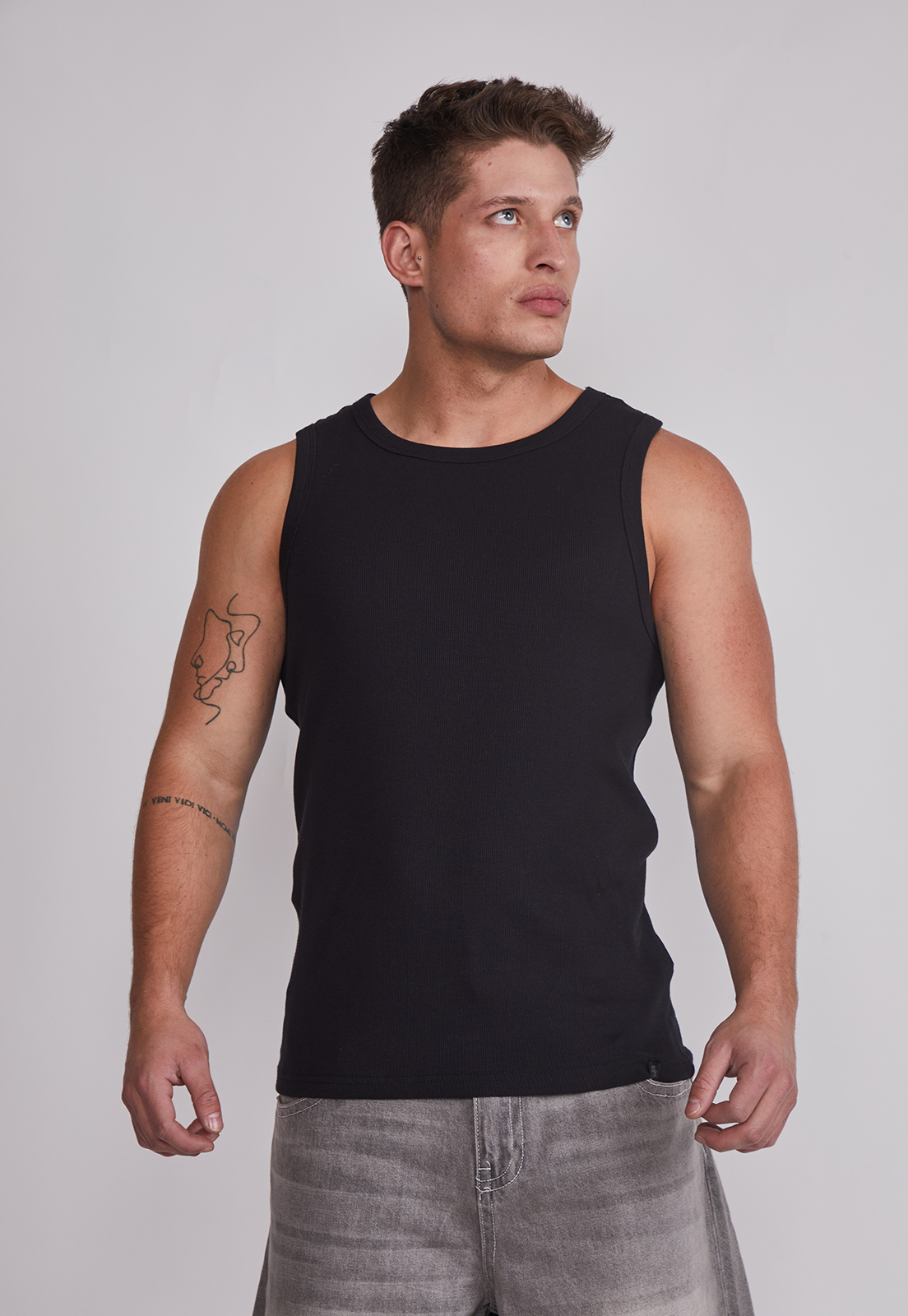 Polera Sin Manga Hombre Lisa Negro Sioux 1