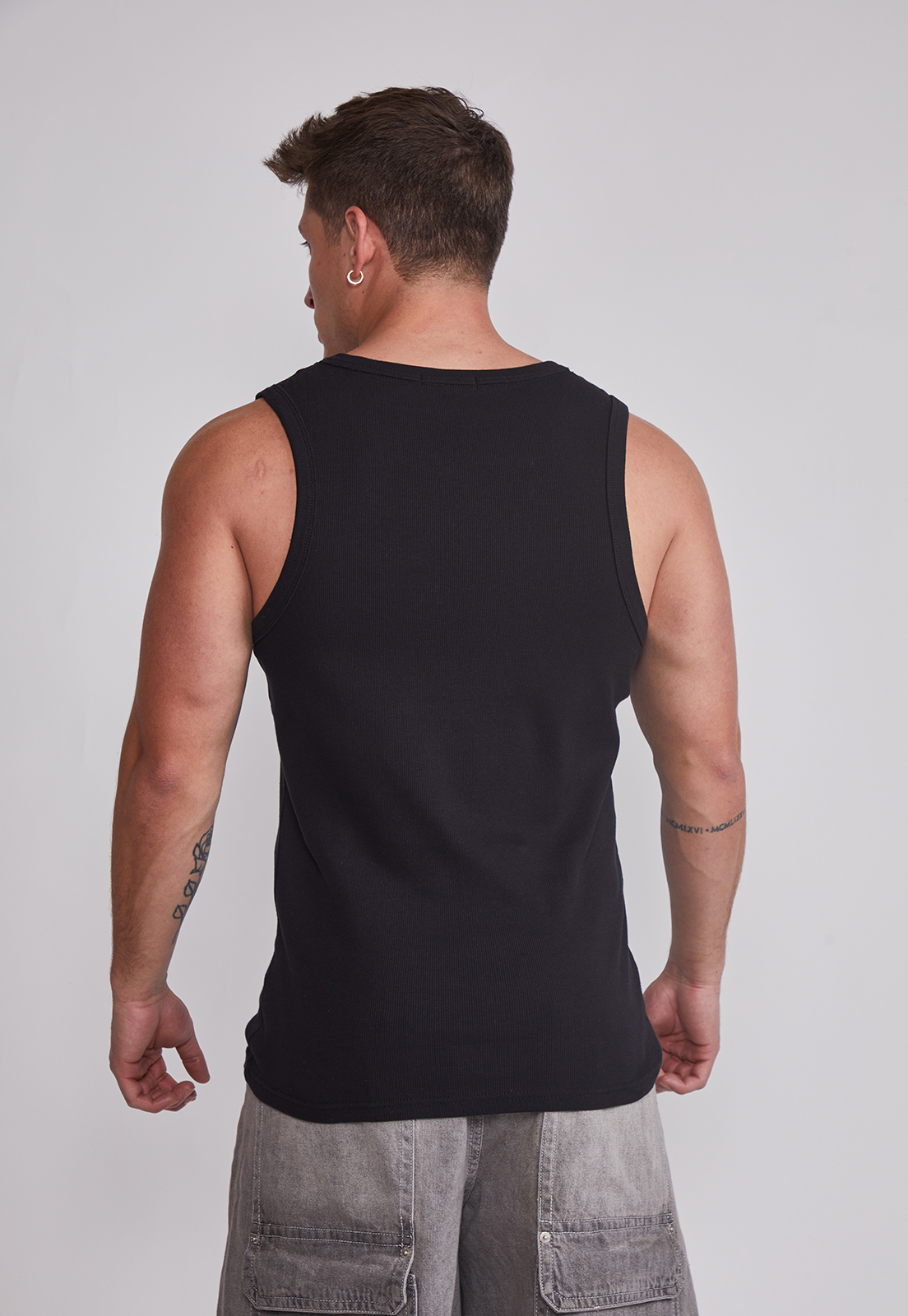 Polera Sin Manga Hombre Lisa Negro Sioux 4