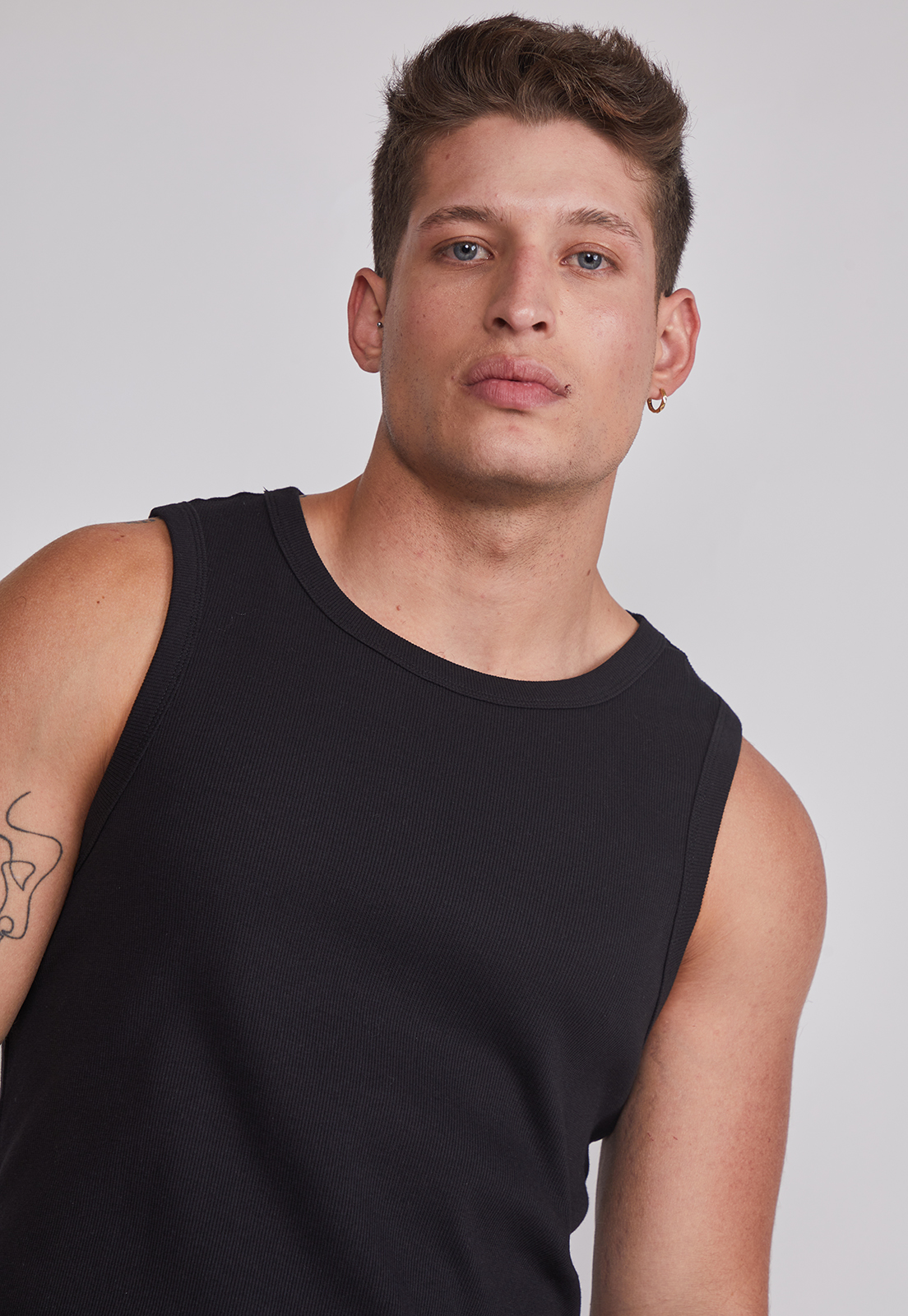 Polera Sin Manga Hombre Lisa Negro Sioux 3